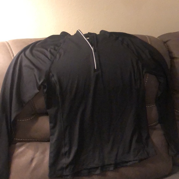 Black workout pullover - Picture 2 of 3